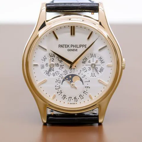 Patek Philippe Perpetual Calendar 5140J-001 37mm Yellow gold Black