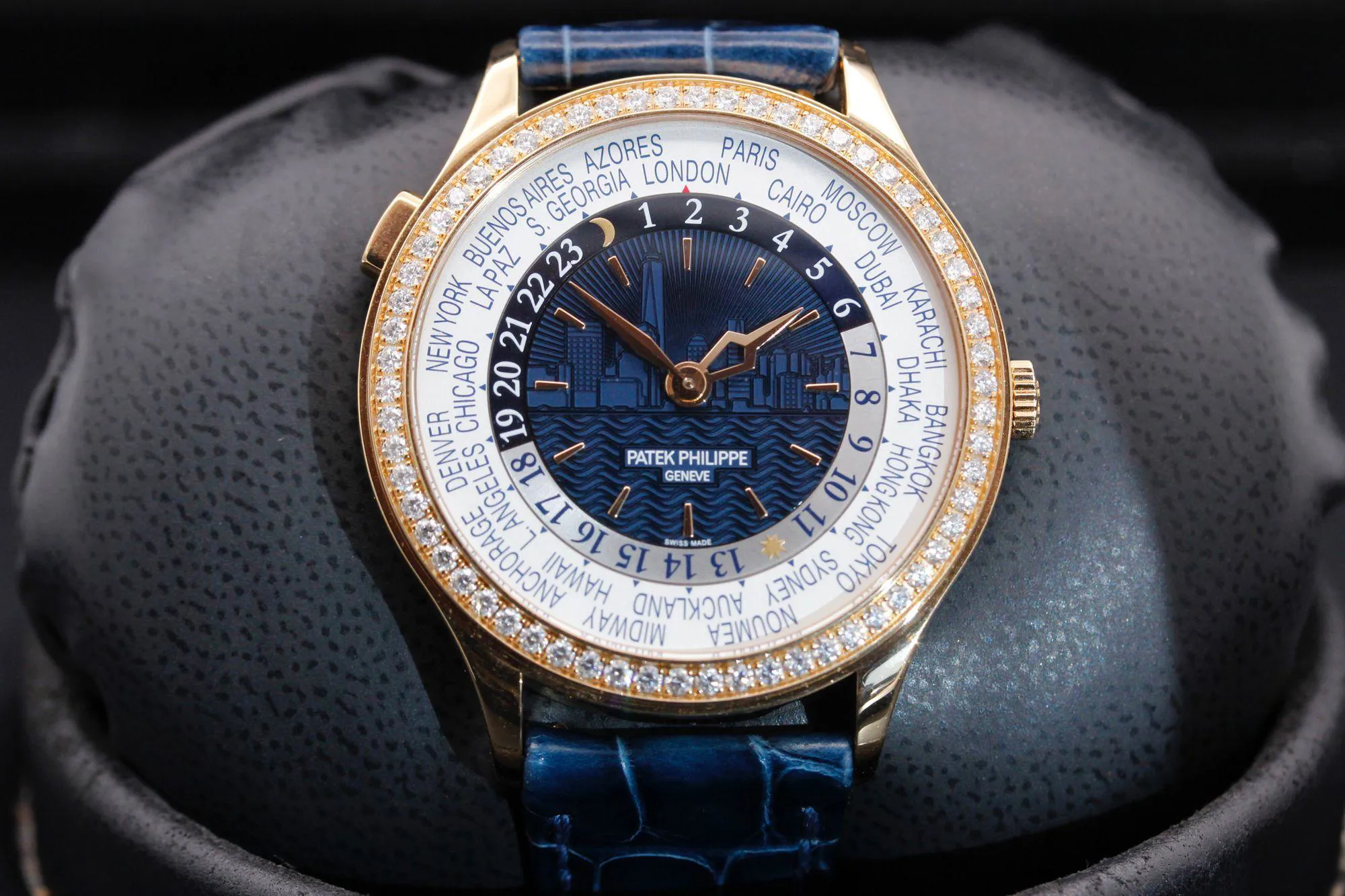 Patek Philippe World Time 7130R-012 36mm Rose gold Blue