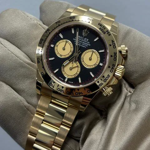 Rolex Daytona 126508 40mm Yellow gold Black