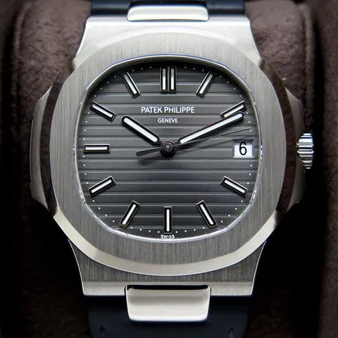 Patek Philippe Nautilus 5711G 40mm White gold Gray 2