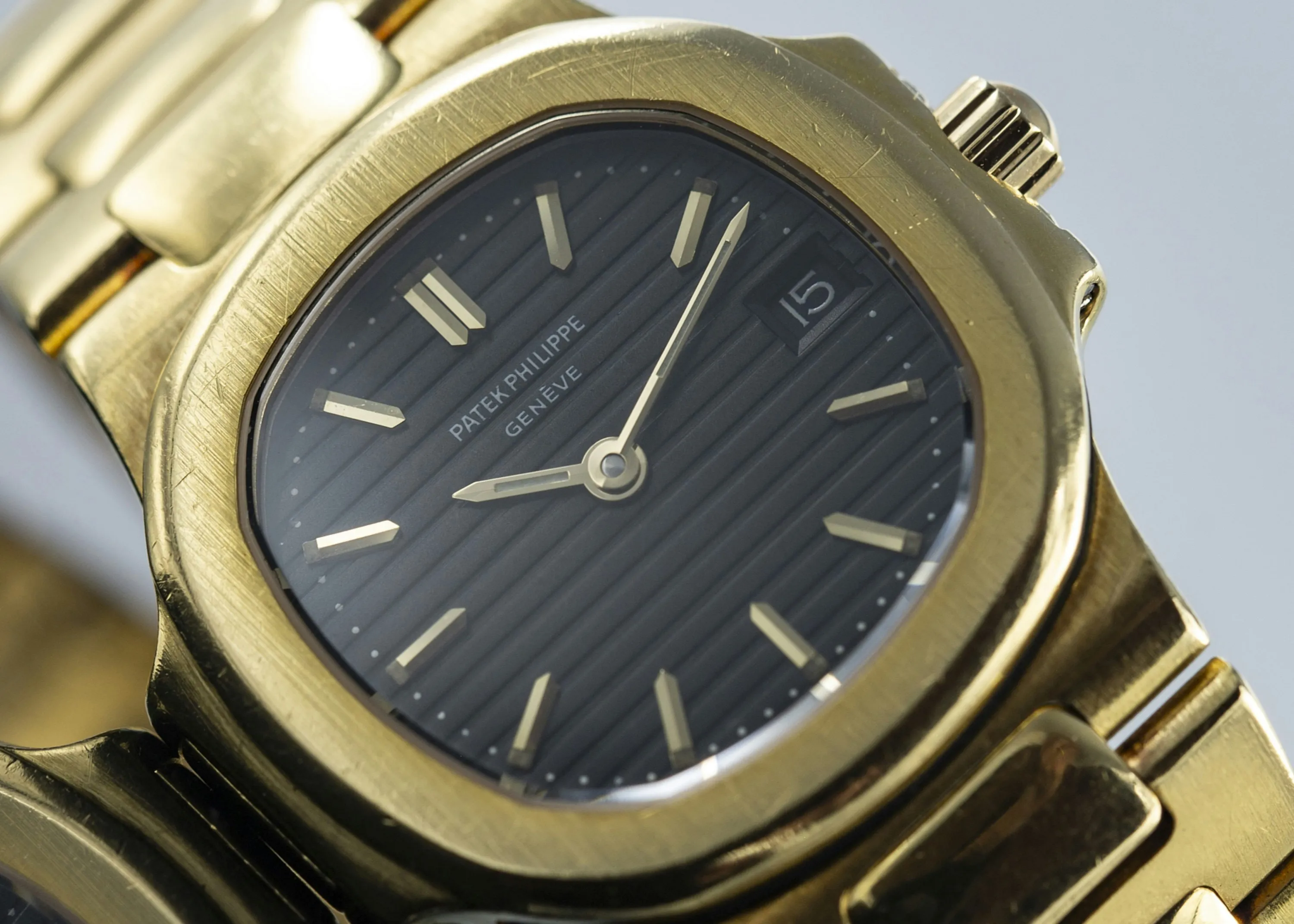 Patek Philippe Nautilus 4700 27mm Yellow gold Black 4