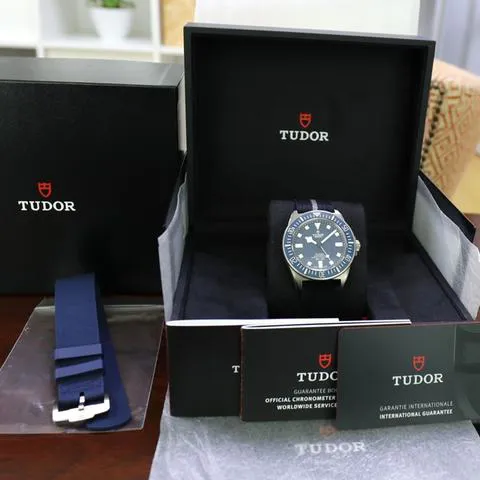 Tudor Pelagos 25707B/21 42mm Titanium Blue 3