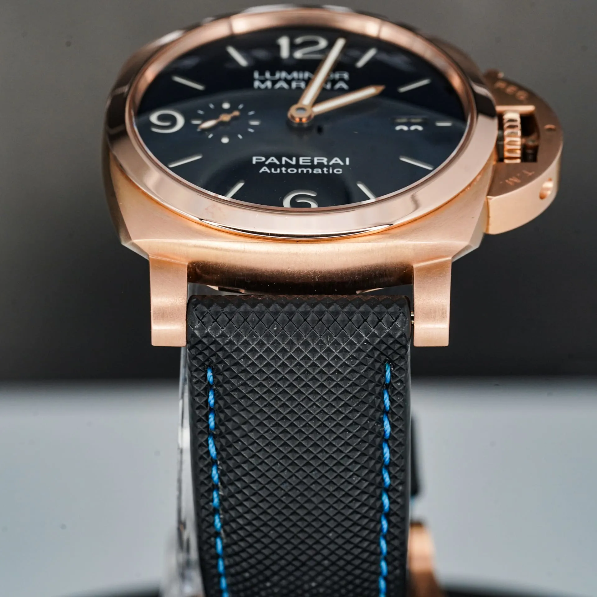 Panerai Luminor Marina PAM 01112 44mm Rose gold Blue 4