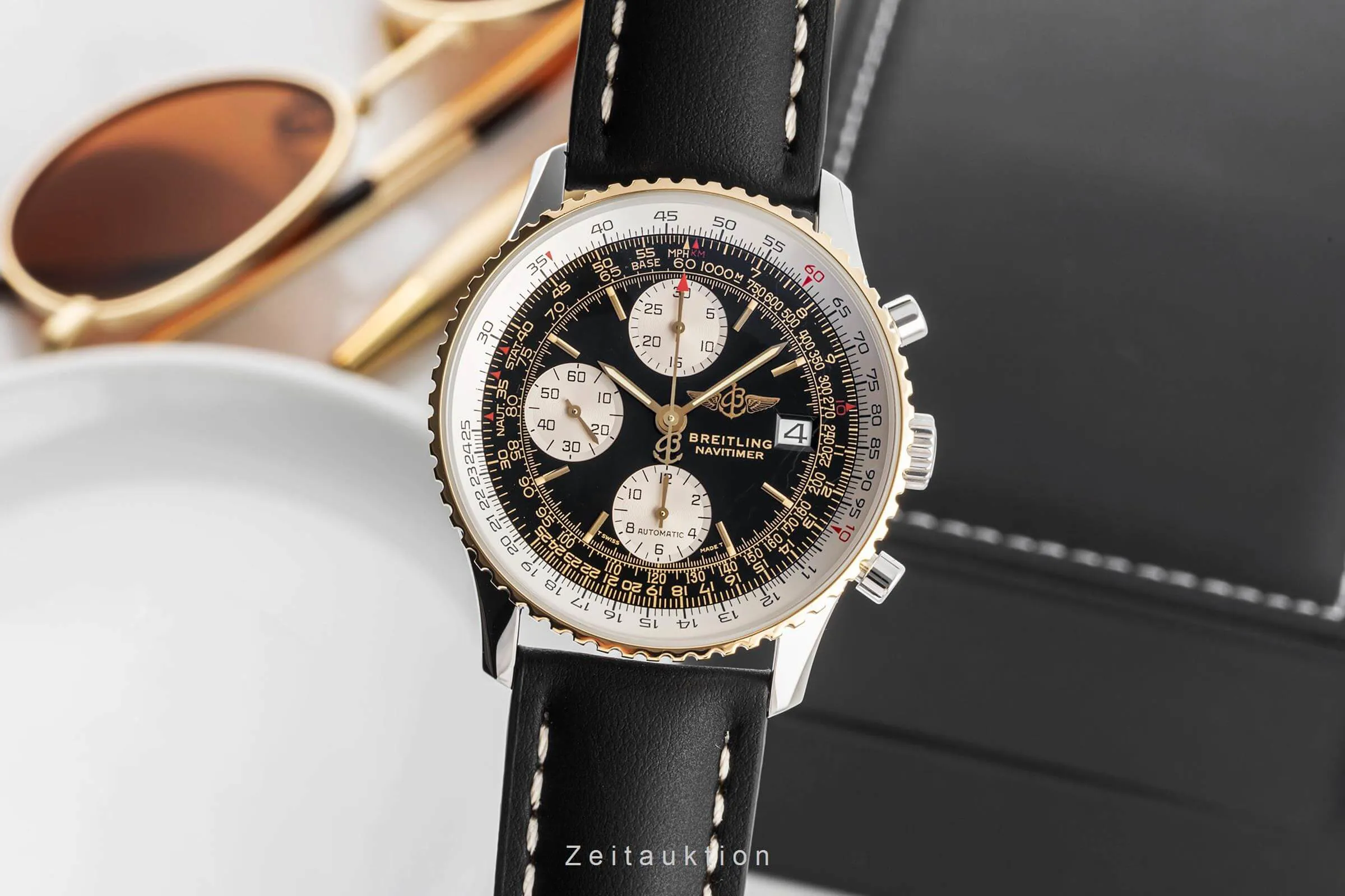 Breitling Navitimer D13022 41.5mm Yellow gold and Stainless steel Black