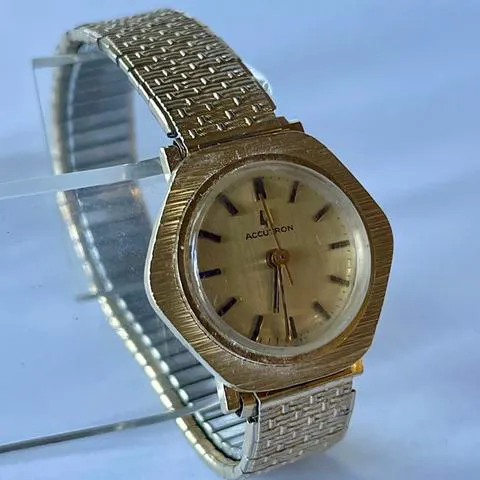 Bulova Accutron 28mm Yellow gold Silver 1