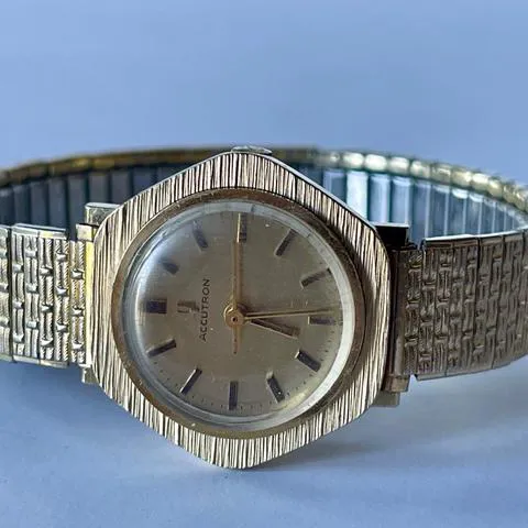 Bulova Accutron 28mm Yellow gold Silver 2