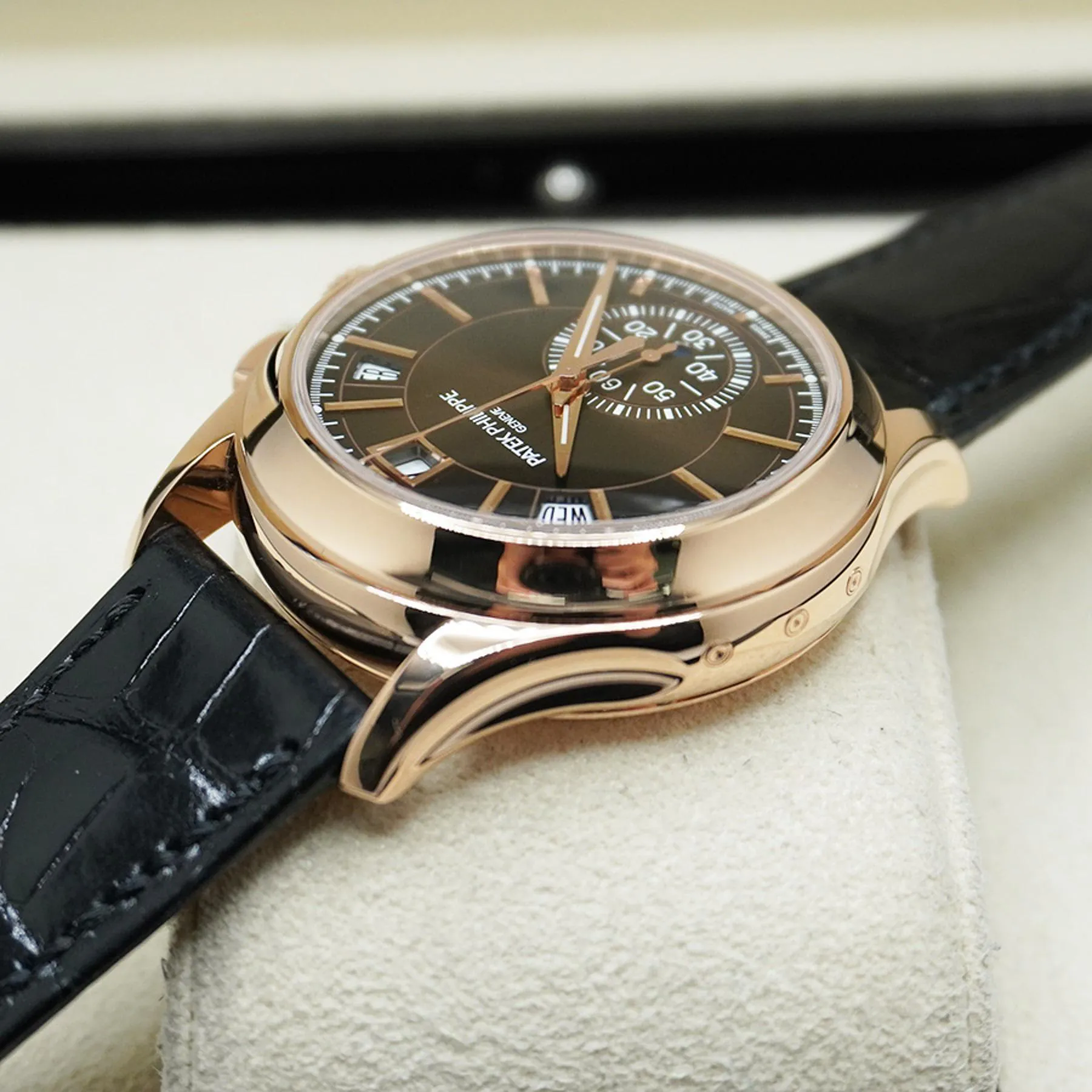 Patek Philippe Annual Calendar Chronograph 5905R-001 42mm Rose gold Brown 3