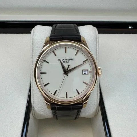 Patek Philippe Calatrava 5227R-001 39mm Rose gold Champagne