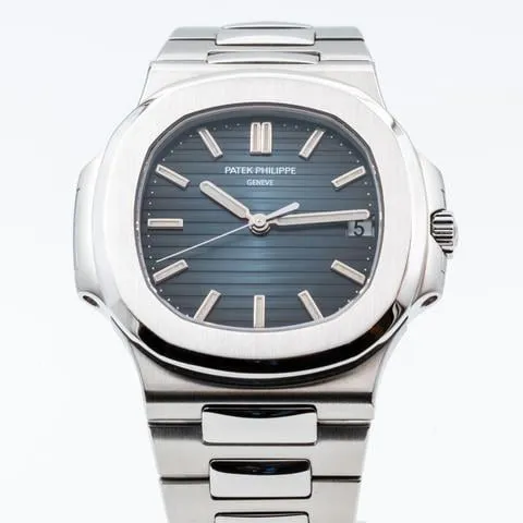 Patek Philippe Nautilus 5711/1A-010 40mm Stainless steel Blue