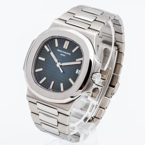 Patek Philippe Nautilus 5711/1A-010 40mm Stainless steel Blue 4