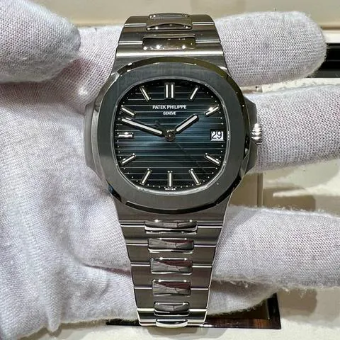 Patek Philippe Nautilus 5711/1A-010 40mm Stainless steel Blue