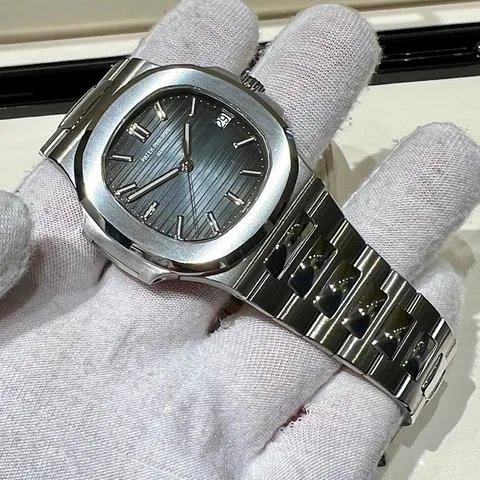 Patek Philippe Nautilus 5711/1A-010 40mm Stainless steel Blue 2