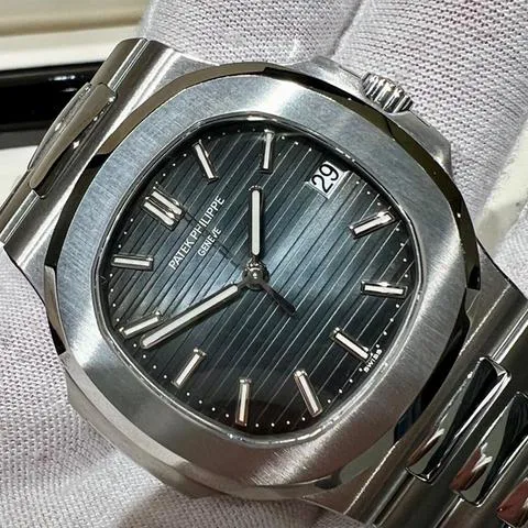 Patek Philippe Nautilus 5711/1A-010 40mm Stainless steel Blue 5