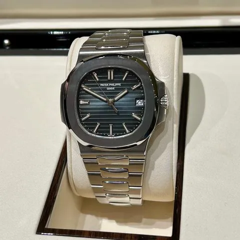 Patek Philippe Nautilus 5711/1A-010 40mm Stainless steel Blue 8