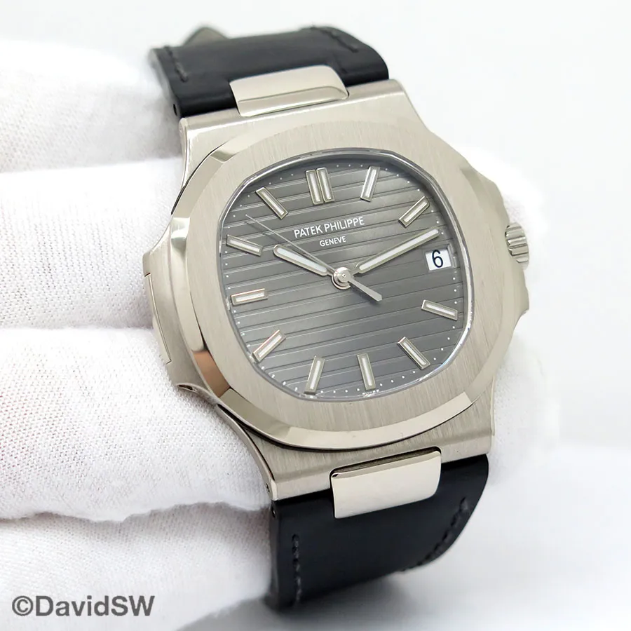 Patek Philippe Nautilus 5711G 40mm White gold Gray