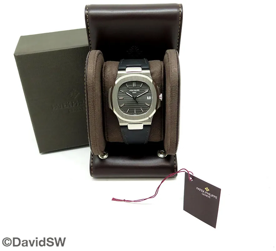 Patek Philippe Nautilus 5711G 40mm White gold Gray 1