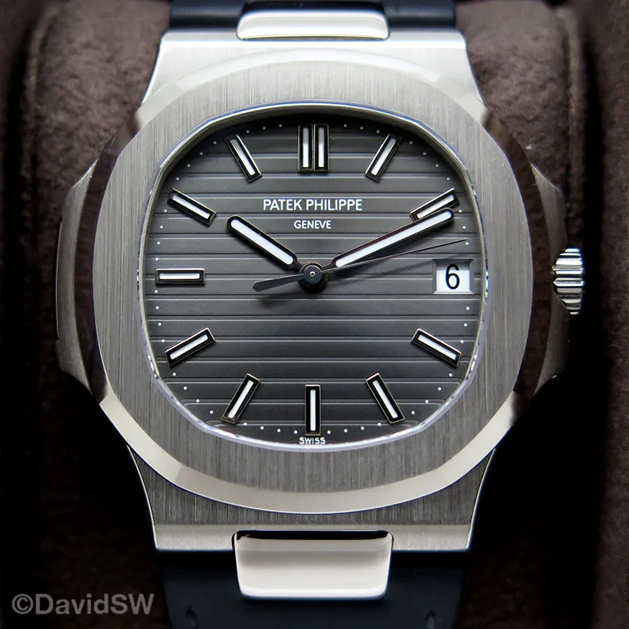 Patek Philippe Nautilus 5711G 40mm White gold Gray 2