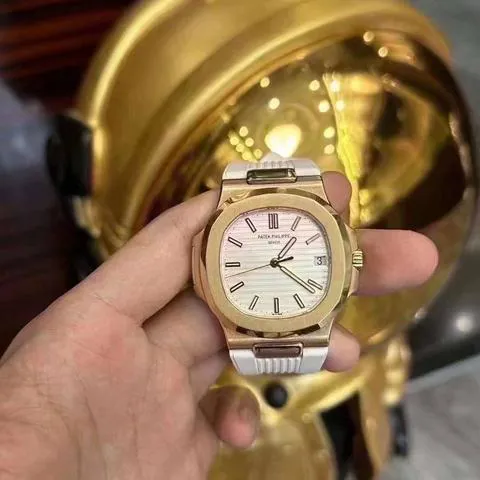 Patek Philippe Nautilus 5711J-001 40mm Yellow gold Silver