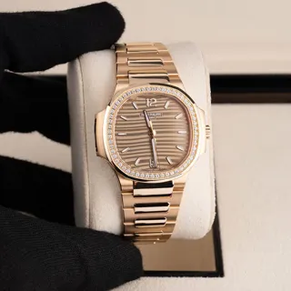 Patek Philippe Nautilus 7118/1200R-010 Rose gold Golden