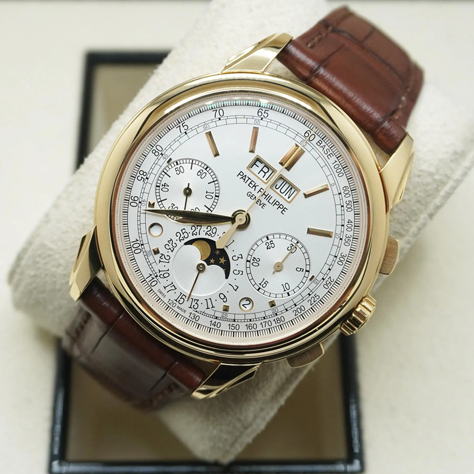 Patek Philippe Perpetual Calendar Chronograph 5270J-001 41mm Yellow gold Silver 1