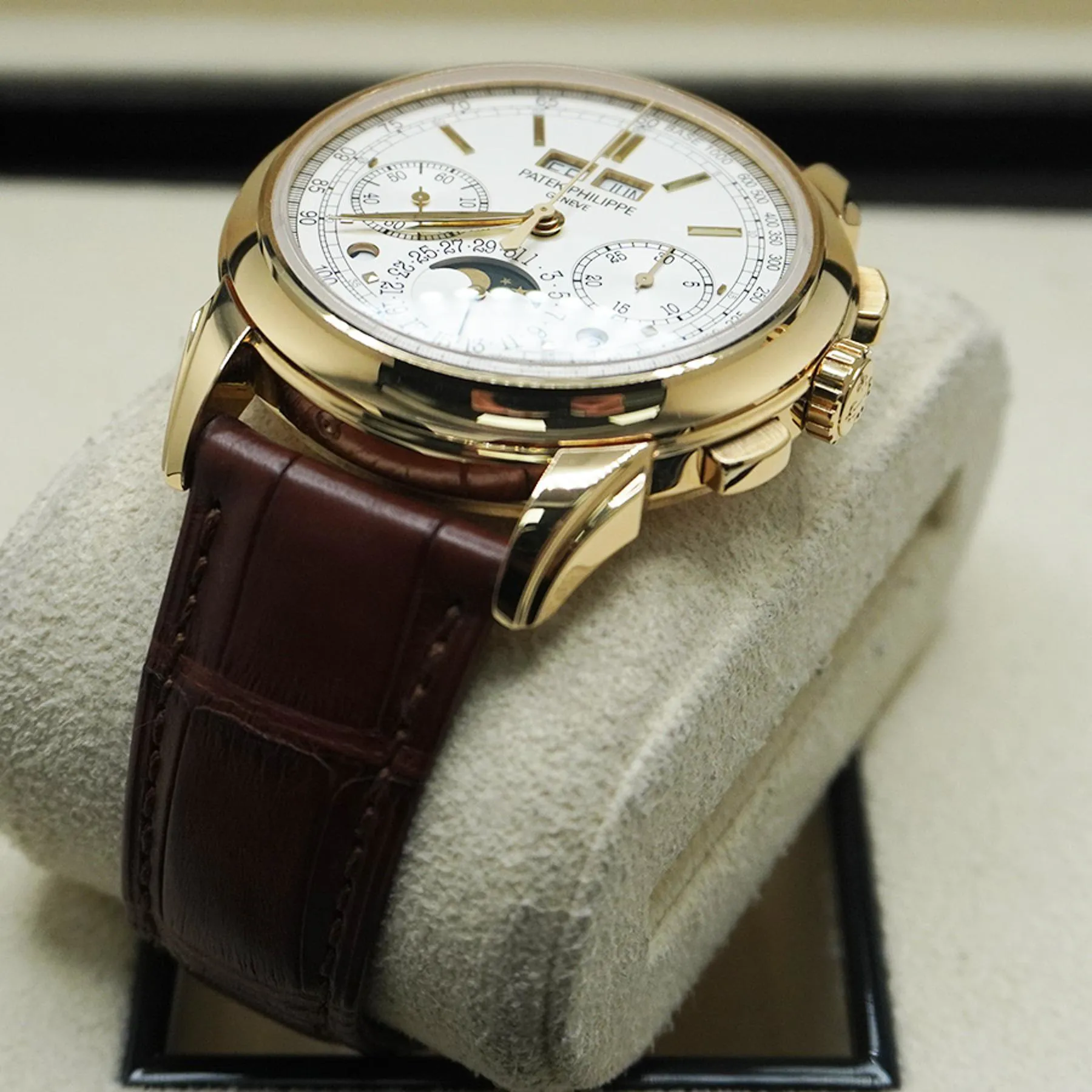 Patek Philippe Perpetual Calendar Chronograph 5270J-001 41mm Yellow gold Silver 2