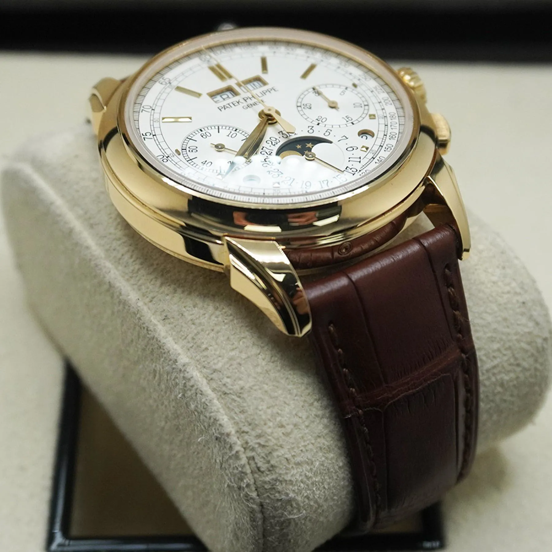 Patek Philippe Perpetual Calendar Chronograph 5270J-001 41mm Yellow gold Silver 3