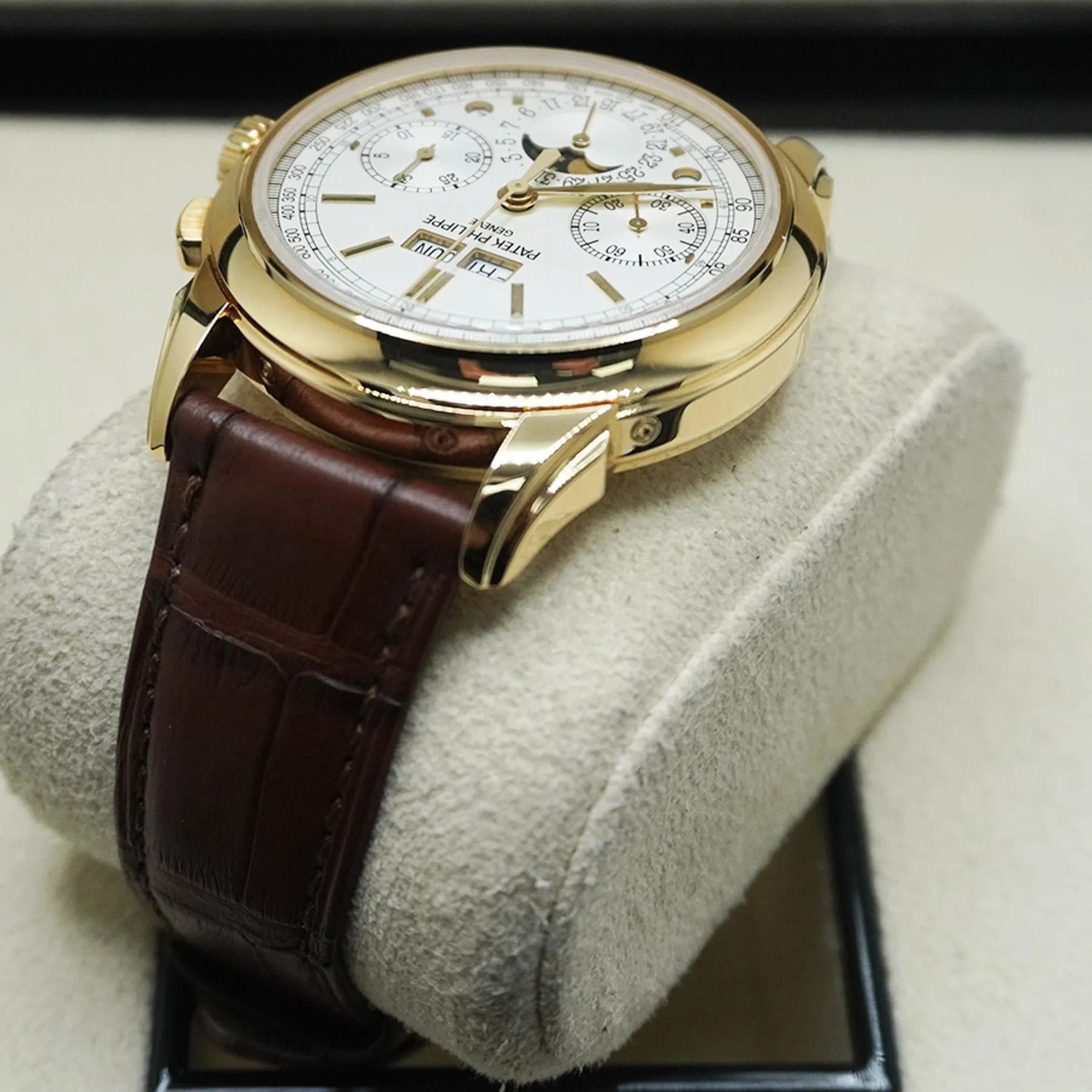 Patek Philippe Perpetual Calendar Chronograph 5270J-001 41mm Yellow gold Silver 4