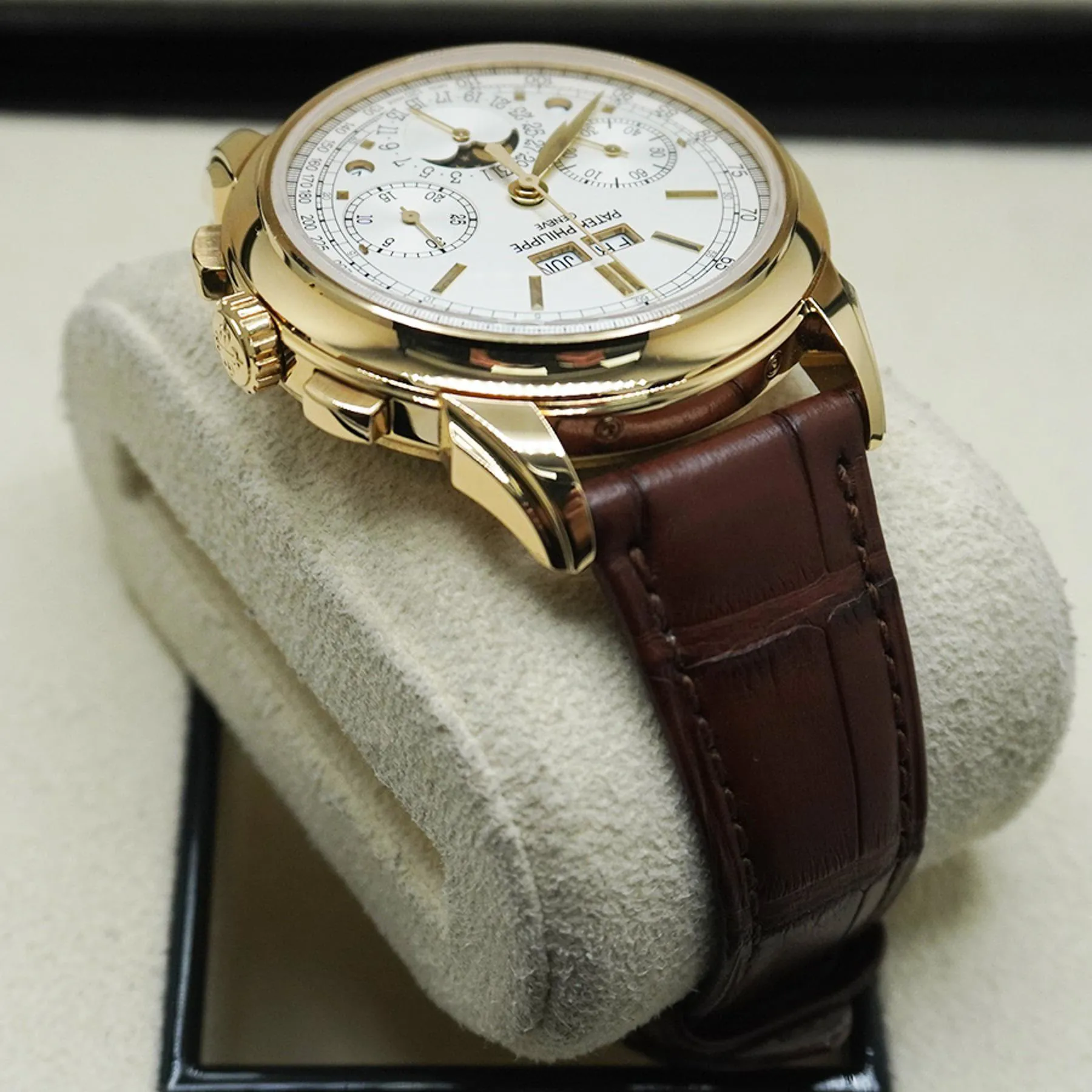 Patek Philippe Perpetual Calendar Chronograph 5270J-001 41mm Yellow gold Silver 5