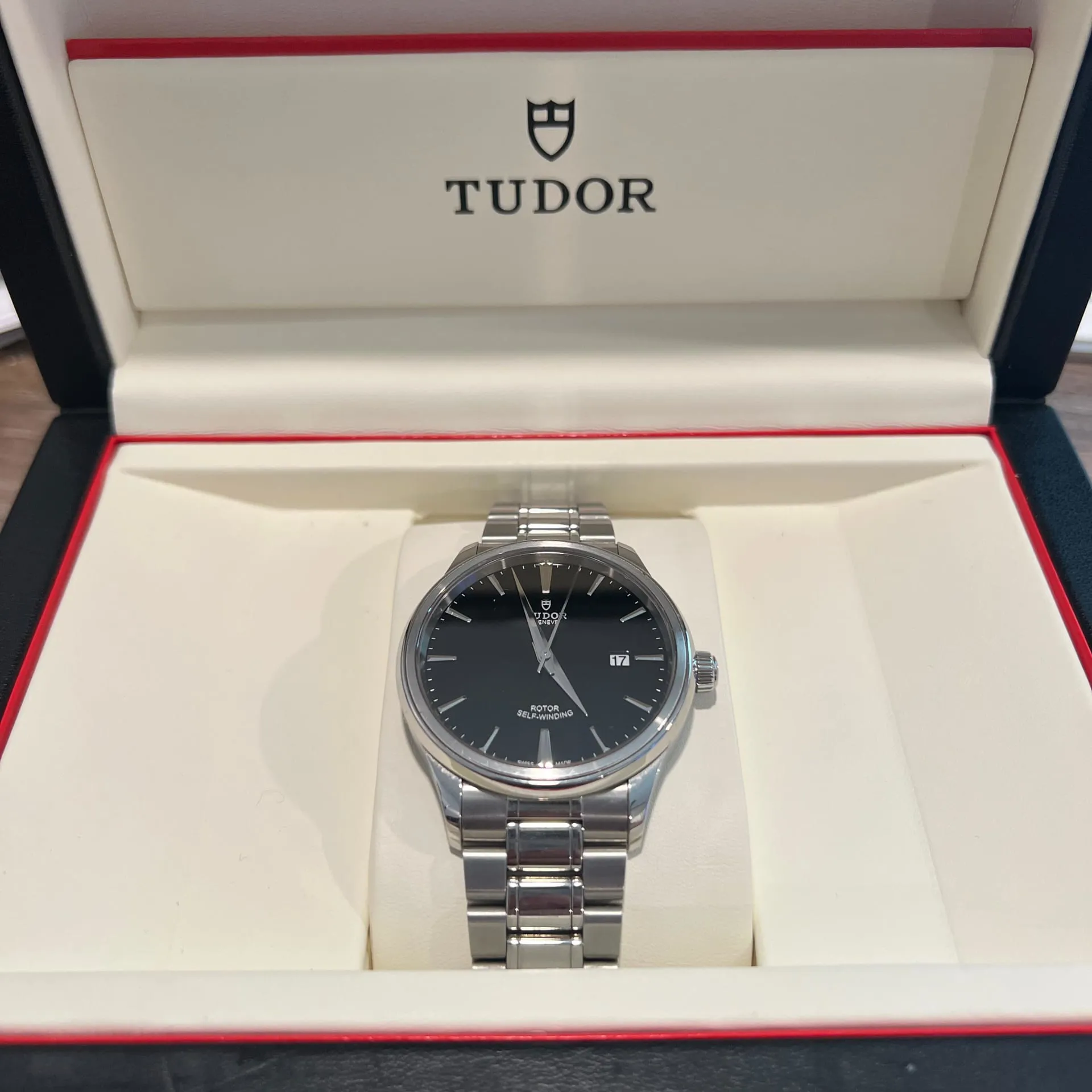 Tudor Style M12700-0002 41mm Stainless steel Black