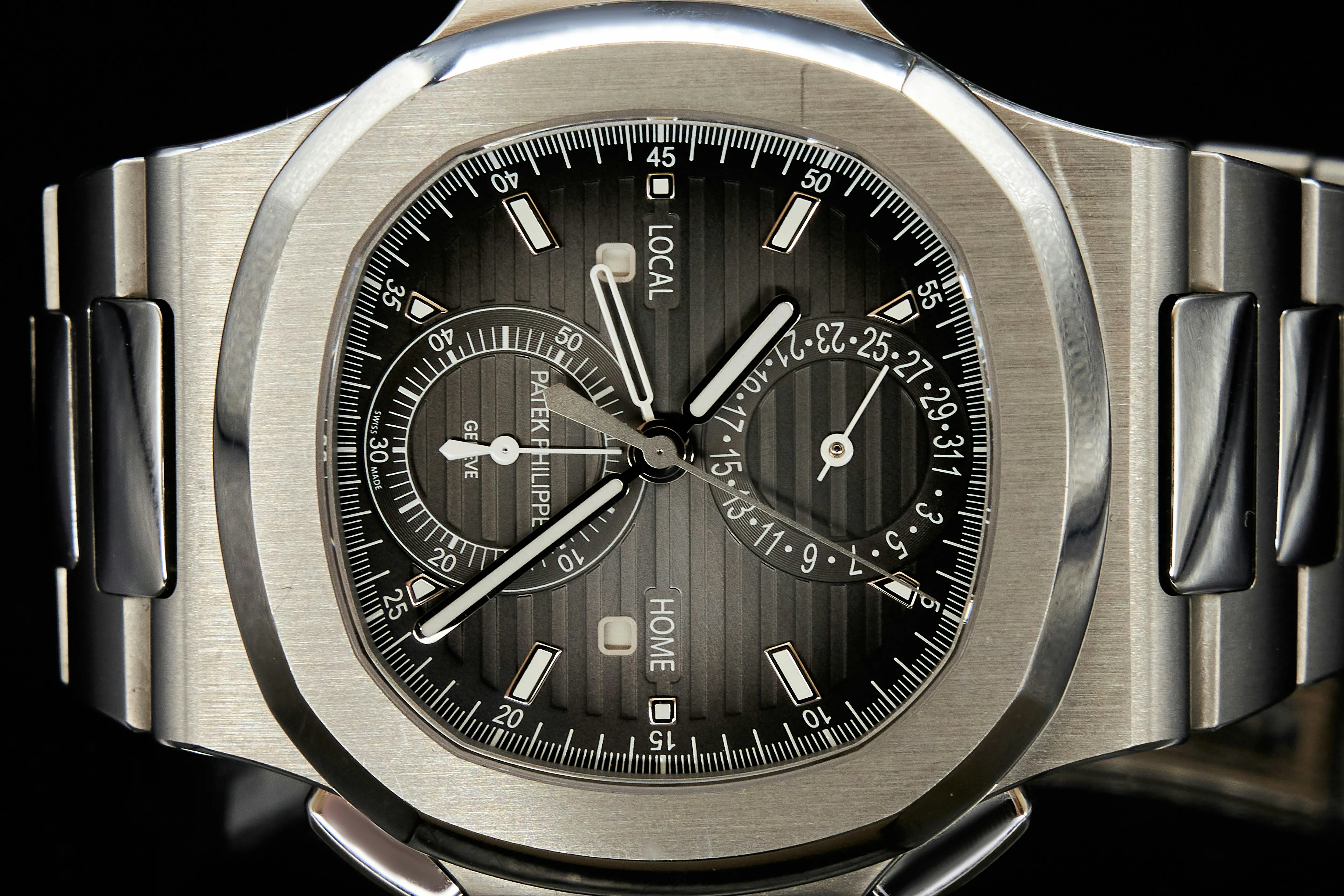 Patek Philippe Nautilus 5990/1A 40.5mm Stainless steel Baton 12