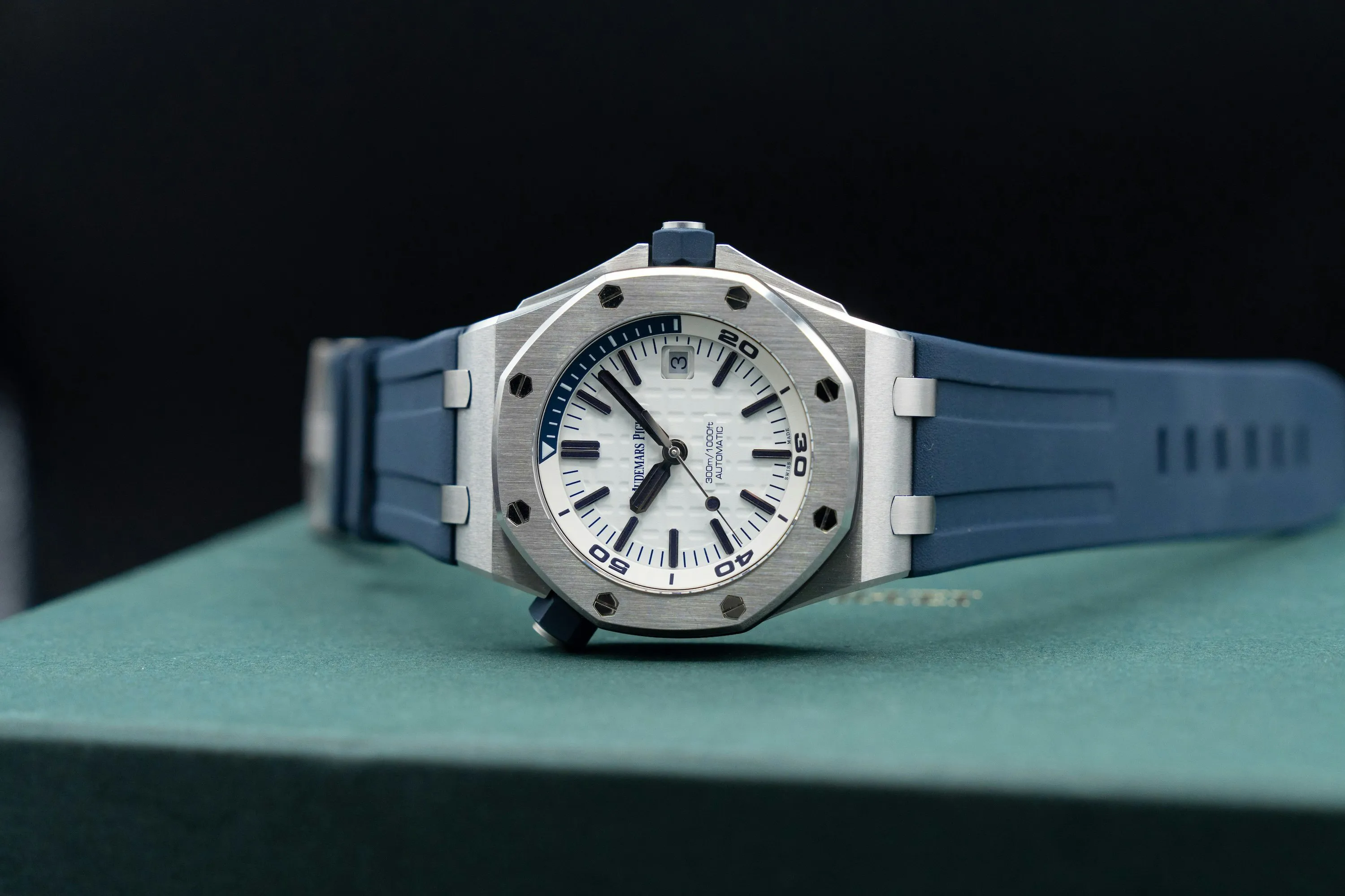 Audemars Piguet Royal Oak Offshore Diver 15710ST.OO.A010CA.01 42mm Stainless steel White