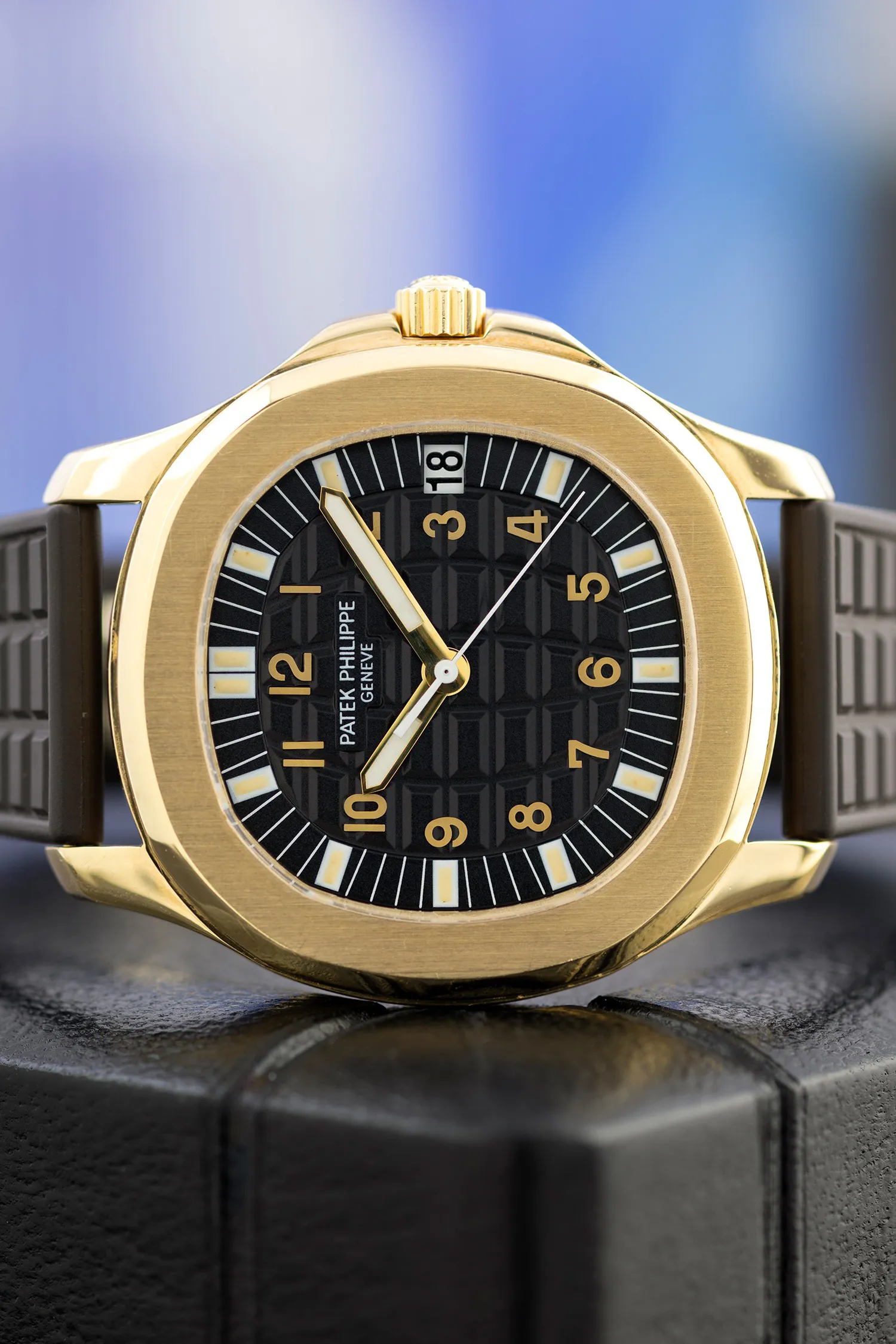 Patek Philippe Aquanaut 5065 J Yellow gold