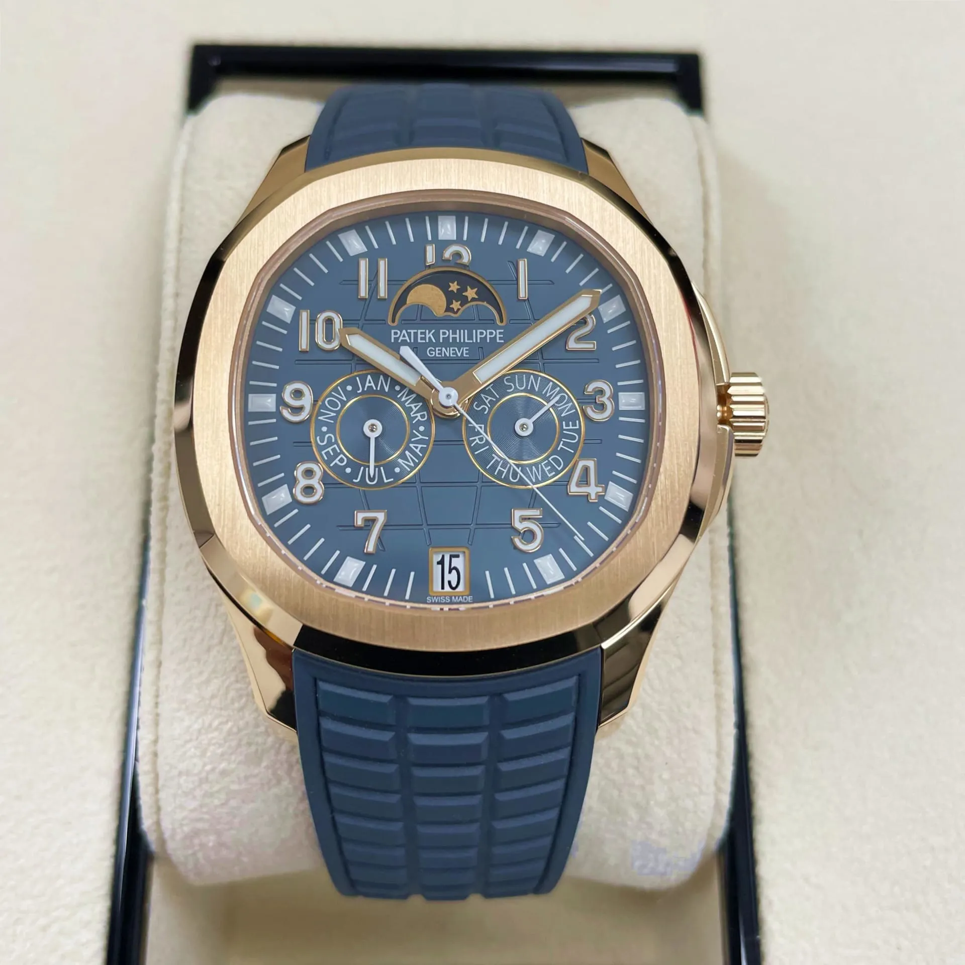 Patek Philippe Aquanaut 5261R-001 40mm Rose gold Blue