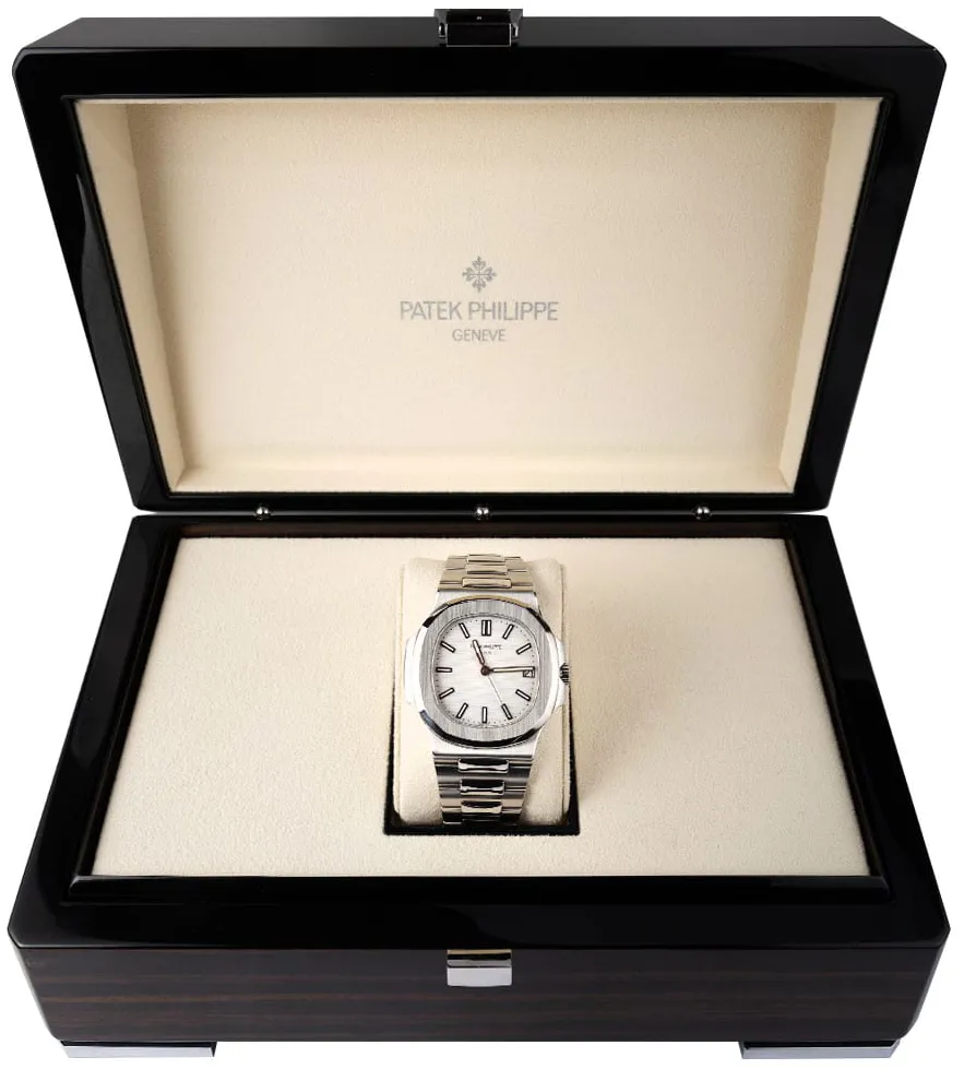 Patek Philippe Nautilus 5711/1A-011 40mm Stainless steel White 5