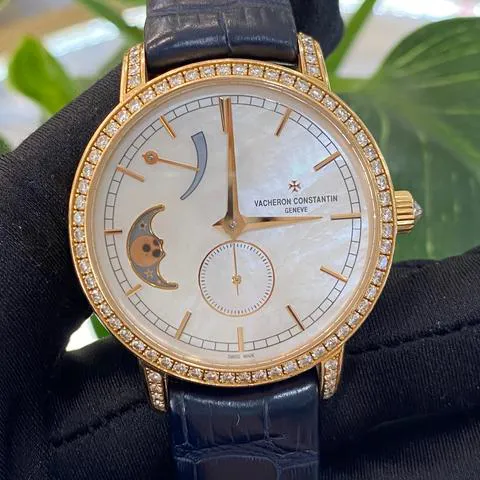 Vacheron Constantin Traditionnelle 83570/000R-9915 36mm Rose gold White Mother of Pearl