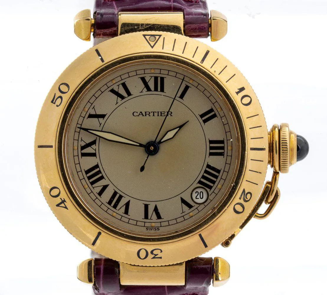 Cartier Pasha 1035 1 36mm Yellow gold Guilloché