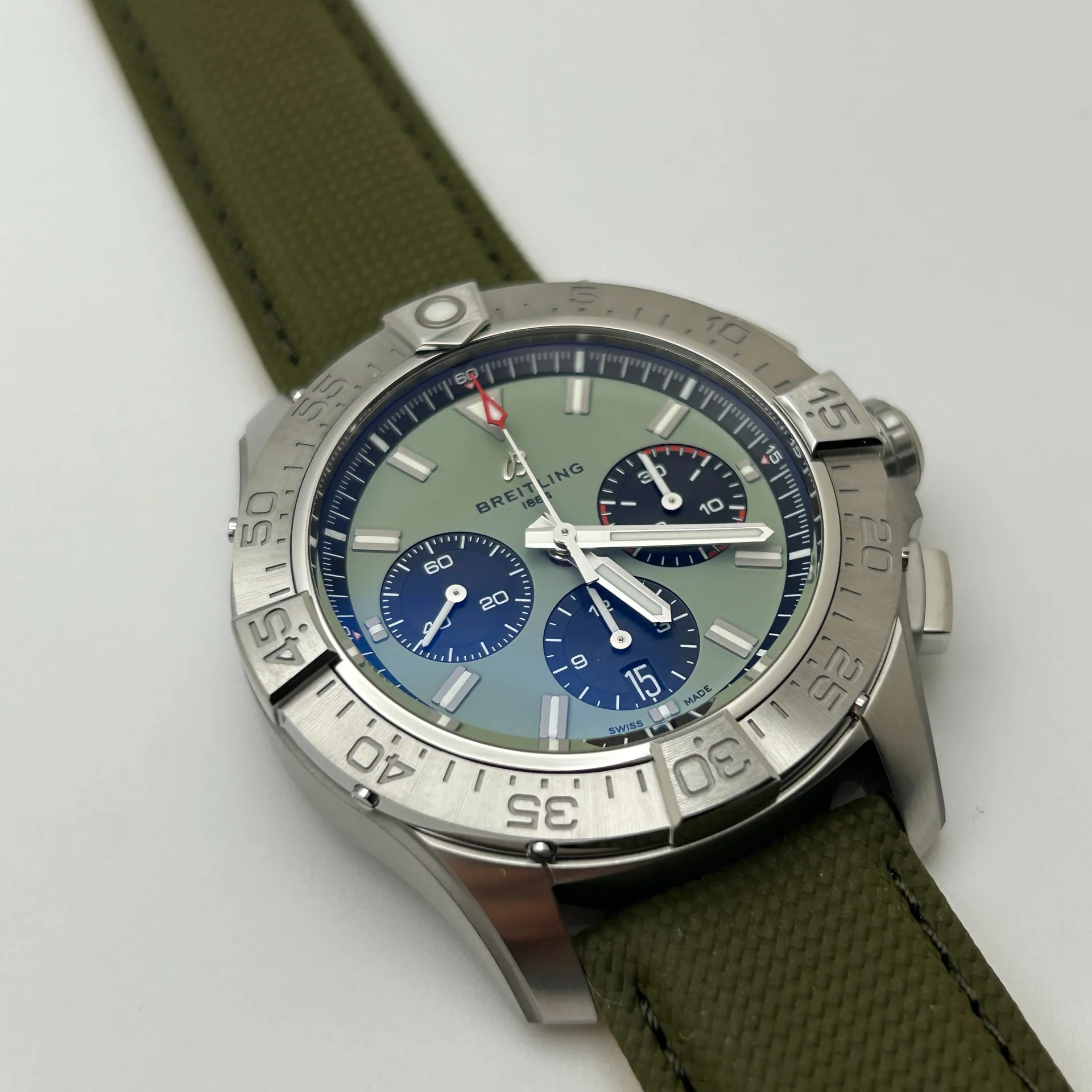 Breitling Avenger AB0147101L1X1 44mm Stainless steel Green 2