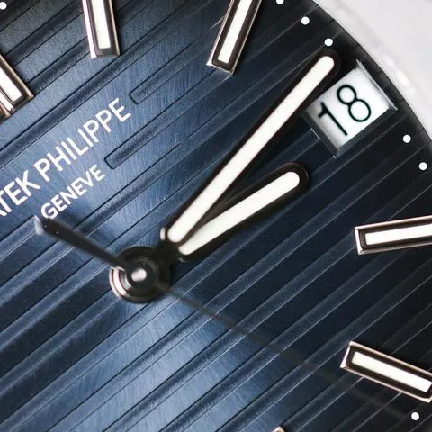 Patek Philippe Nautilus 5711/1A-010 40mm Stainless steel Blue 4