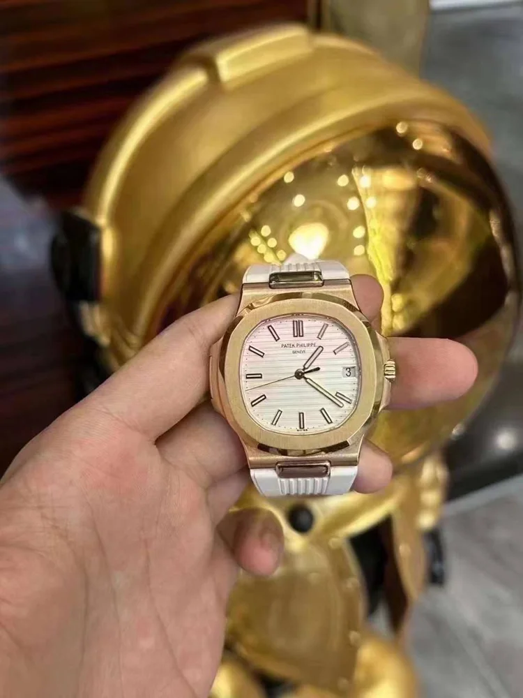 Patek Philippe Nautilus 5711J-001 40mm Yellow gold Silver