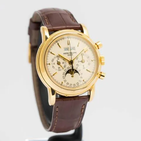 Patek Philippe Perpetual Calendar Chronograph 3970E 36mm Yellow gold Silver 3