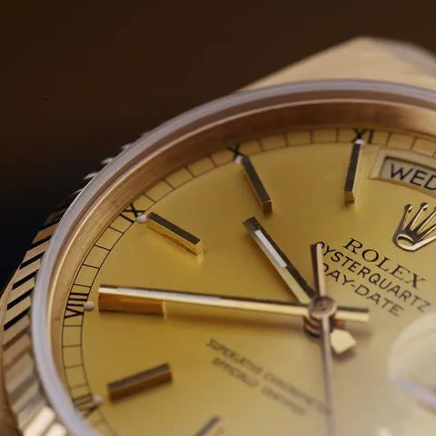 Rolex Day-Date Oysterquartz 19018 36mm Yellow gold Gold 2