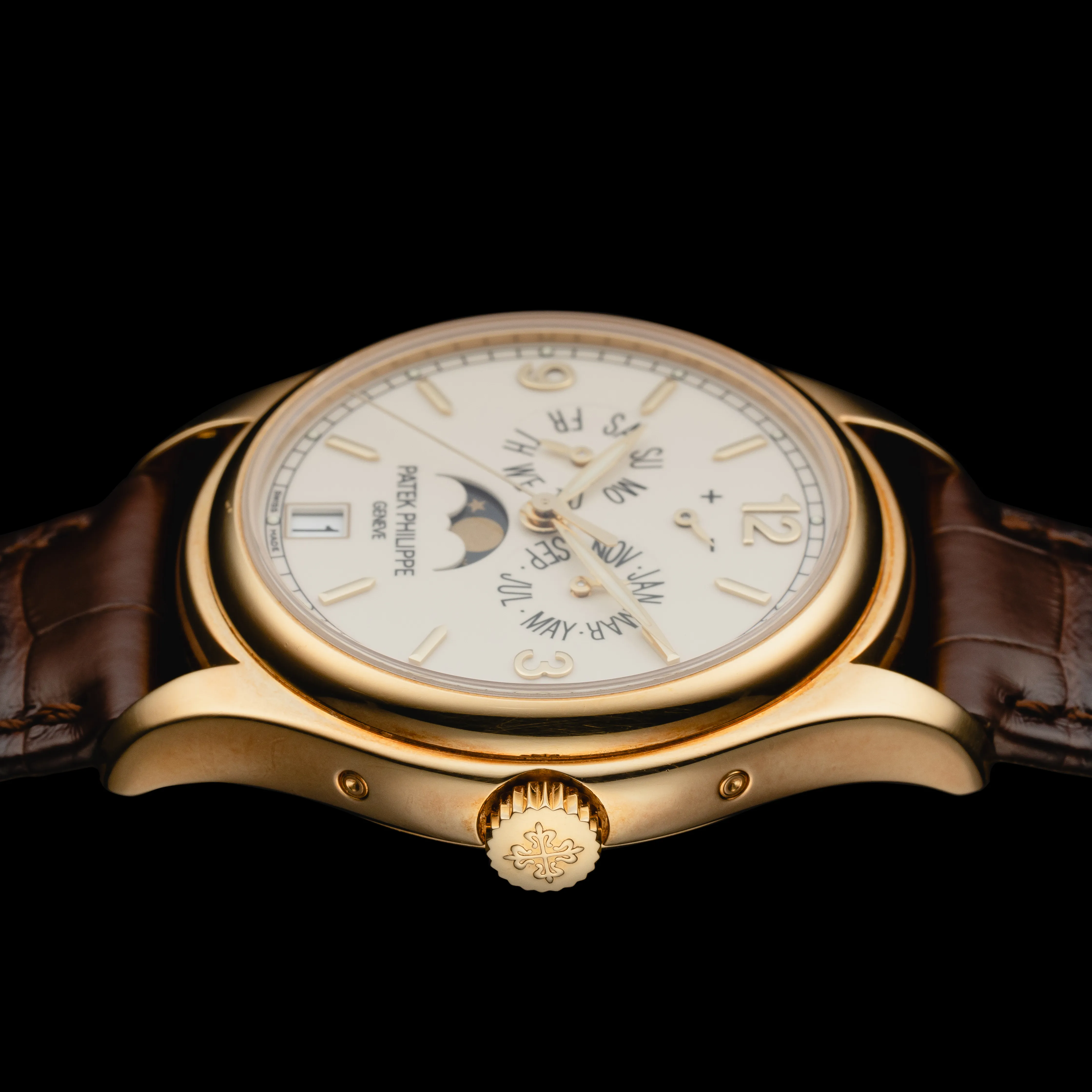 Patek Philippe Annual Calendar 5146J-001 39mm 18k yellow gold Beige 2