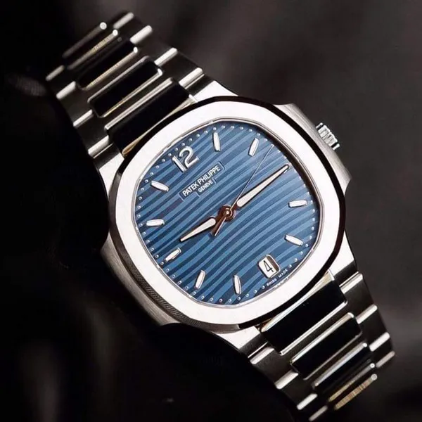 Patek Philippe Nautilus 7118/1A-001 35mm Stainless steel Blue 7