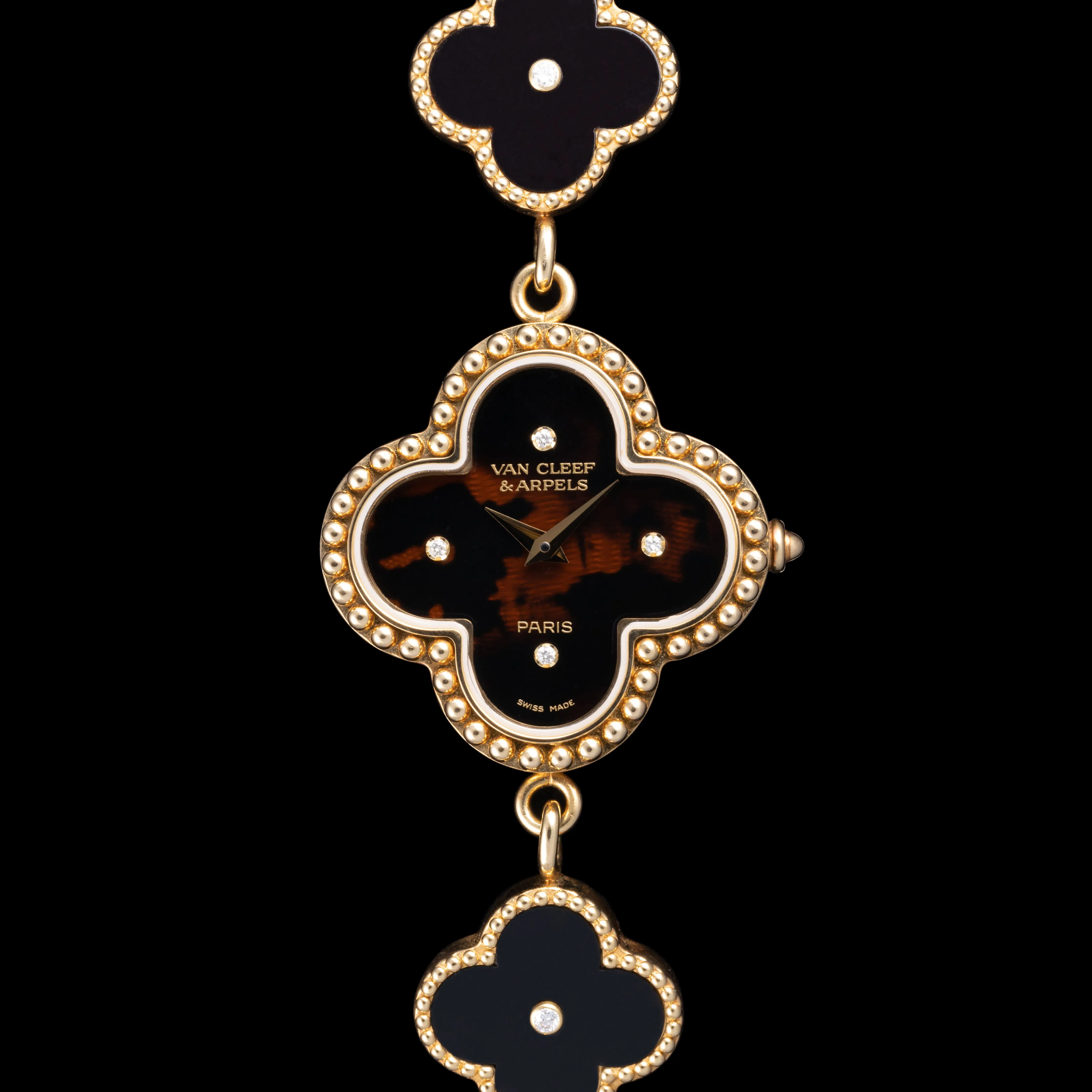 Van Cleef & Arpels Alhambra 122974 26mm 18k yellow gold