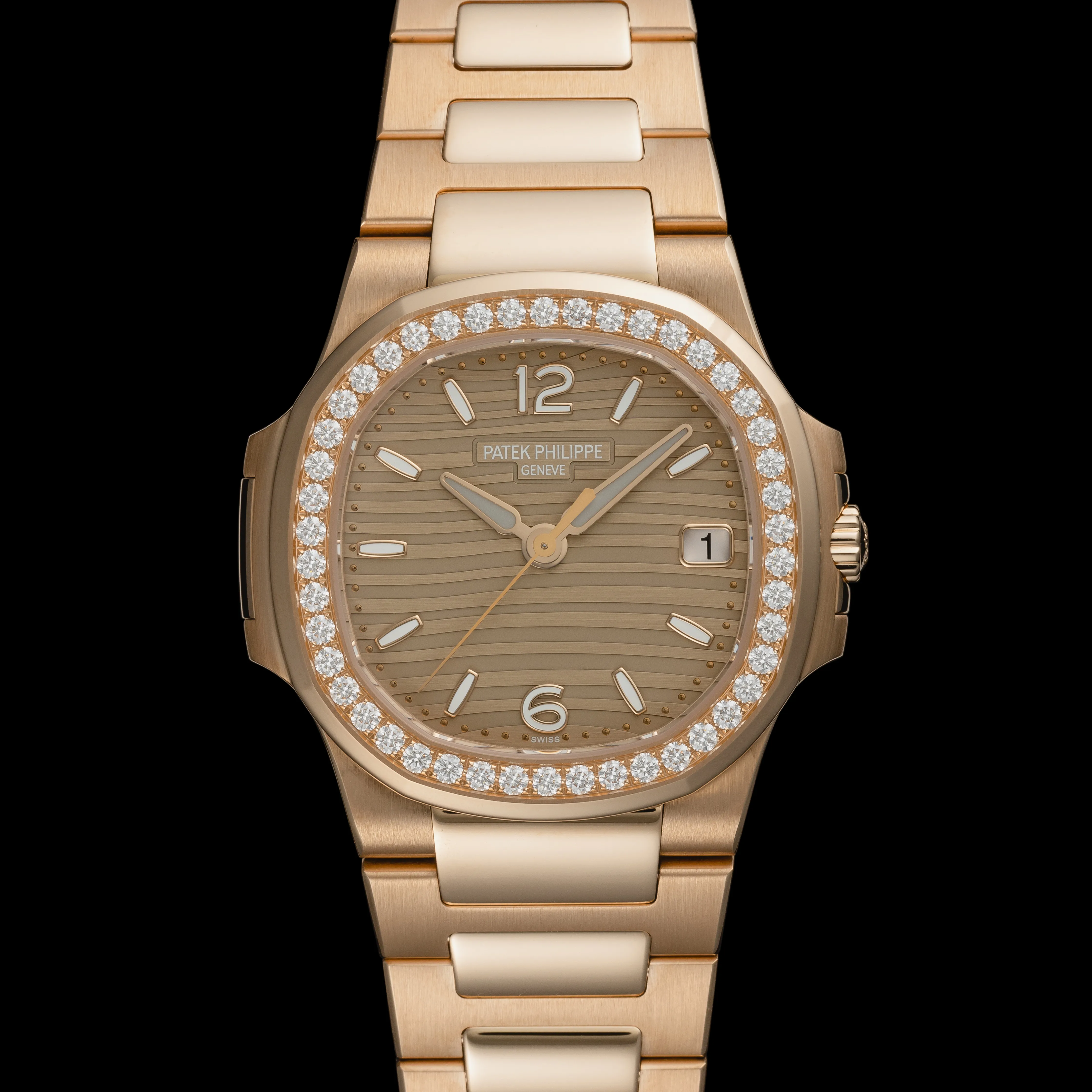 Patek Philippe Nautilus 7010/1R-012 31mm 18k rose gold Golden