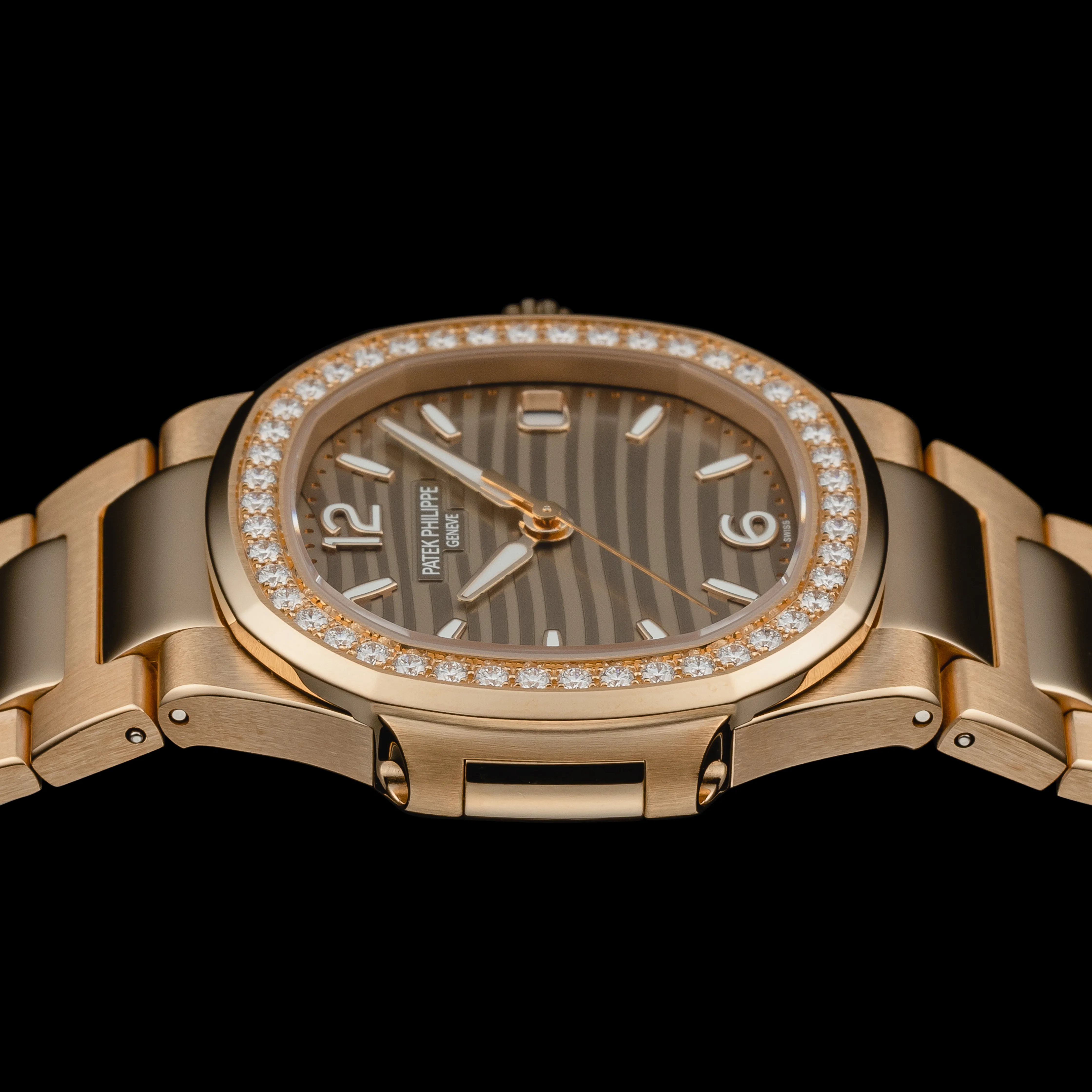 Patek Philippe Nautilus 7010/1R-012 31mm 18k rose gold Golden 4