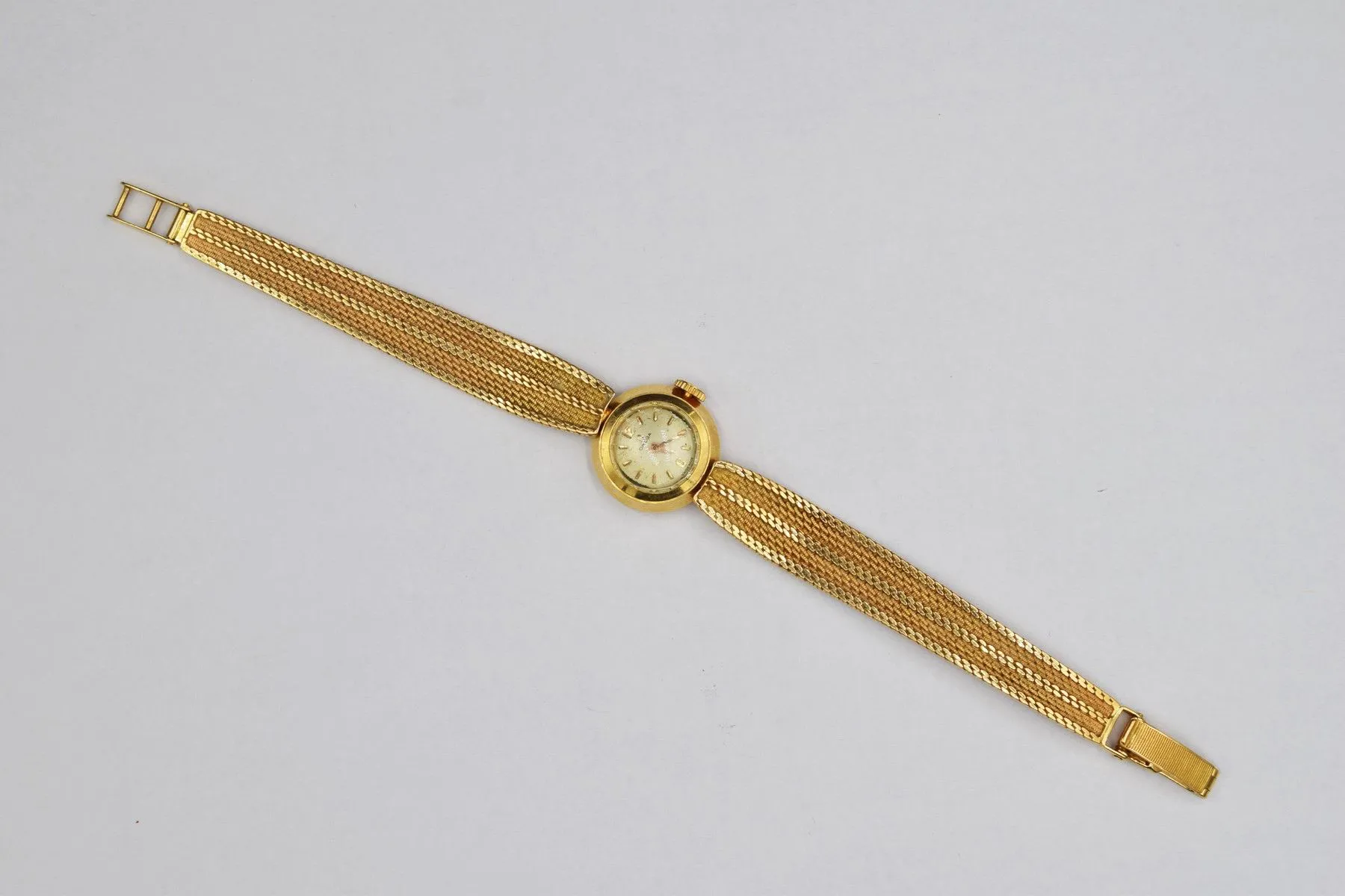 Omega 16mm Yellow gold Cream