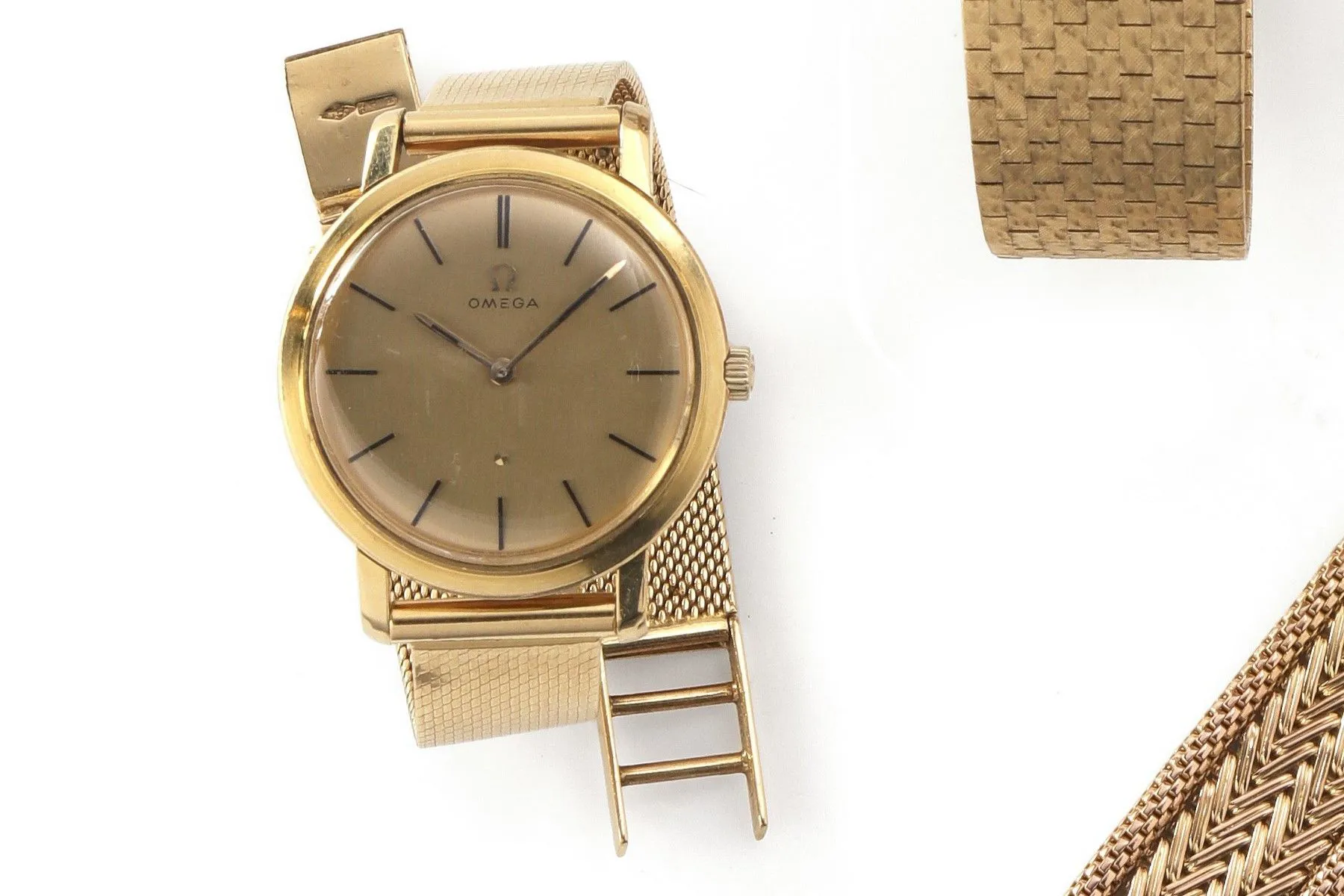 Omega Yellow gold Gold