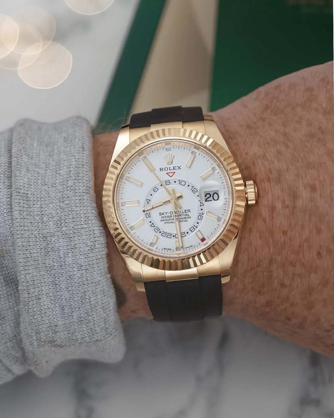 Rolex Sky-Dweller 326933 42mm Yellow gold White 1