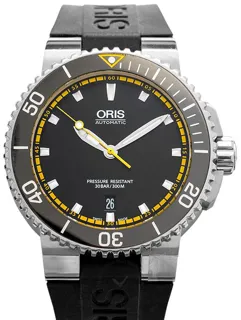 Oris Aquis Date 01 733 7653 4127-07 4 26 34EB Ceramic and Stainless steel